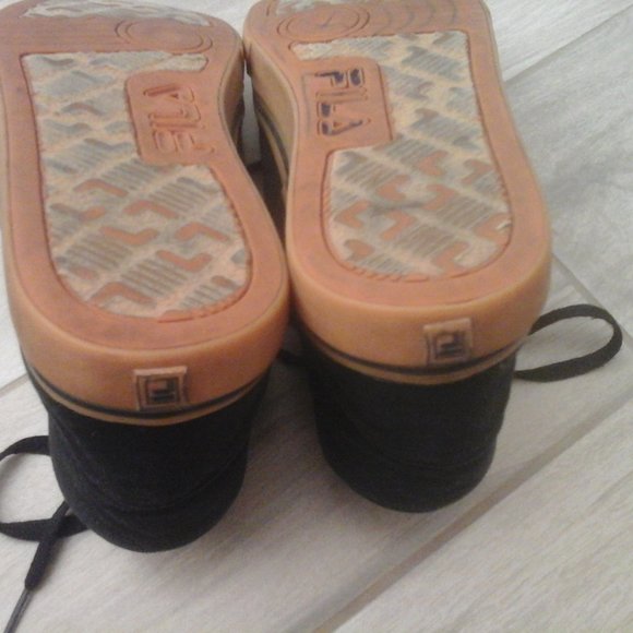 Fila Black Canvas Lace Up  Sneakers Size 7.5M Make Offer - Picture 6 of 8